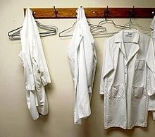 Faltan más de de 2.500 médicos eb AP y la situación va a empeorar en los próximos años